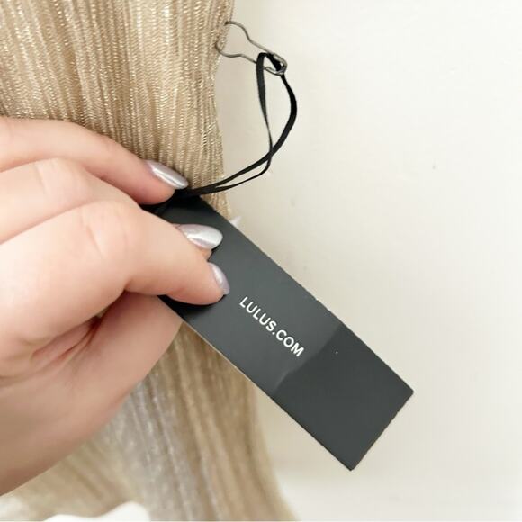 NWT Lulus Hustle Gold Metallic Shimmer Apron Neckline Off the Shoulder Top Sz M - Picture 3 of 9